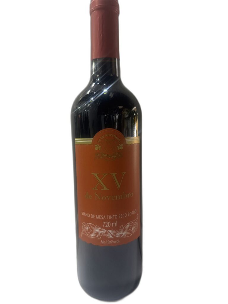 Vinho XV de Novembro Tinto Seco Bordô 720ml